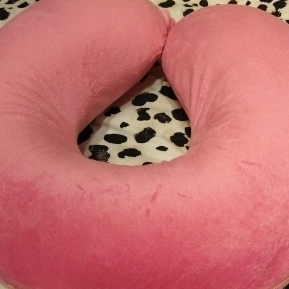 Iam selling my boppy pillow